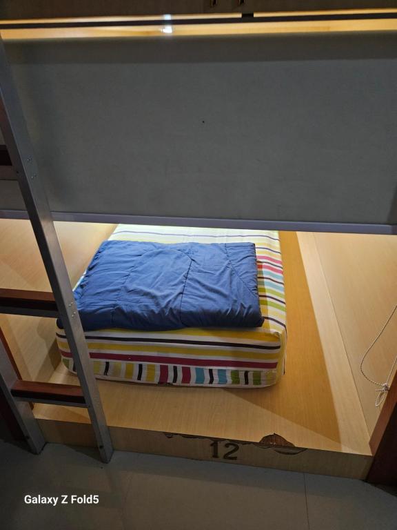 Postel nebo postele na pokoji v ubytování Jepun Segara Guest House