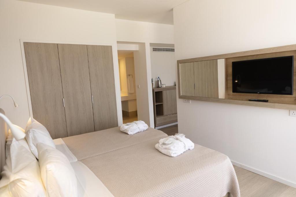 Postel nebo postele na pokoji v ubytování Venus Beach Hotel
