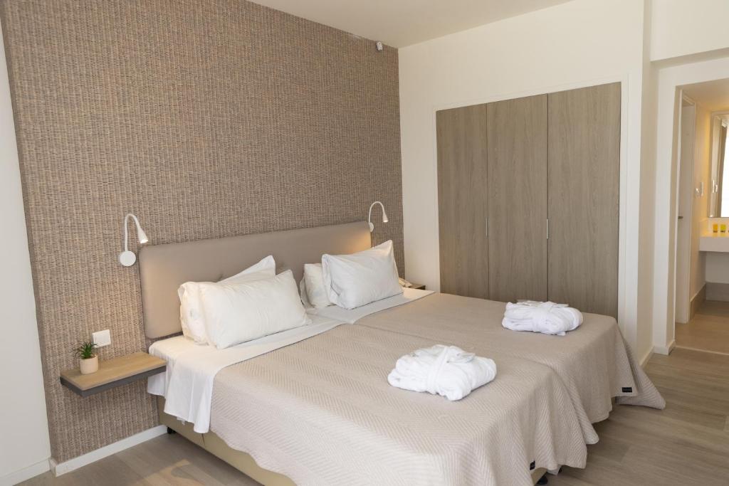 Postel nebo postele na pokoji v ubytování Venus Beach Hotel