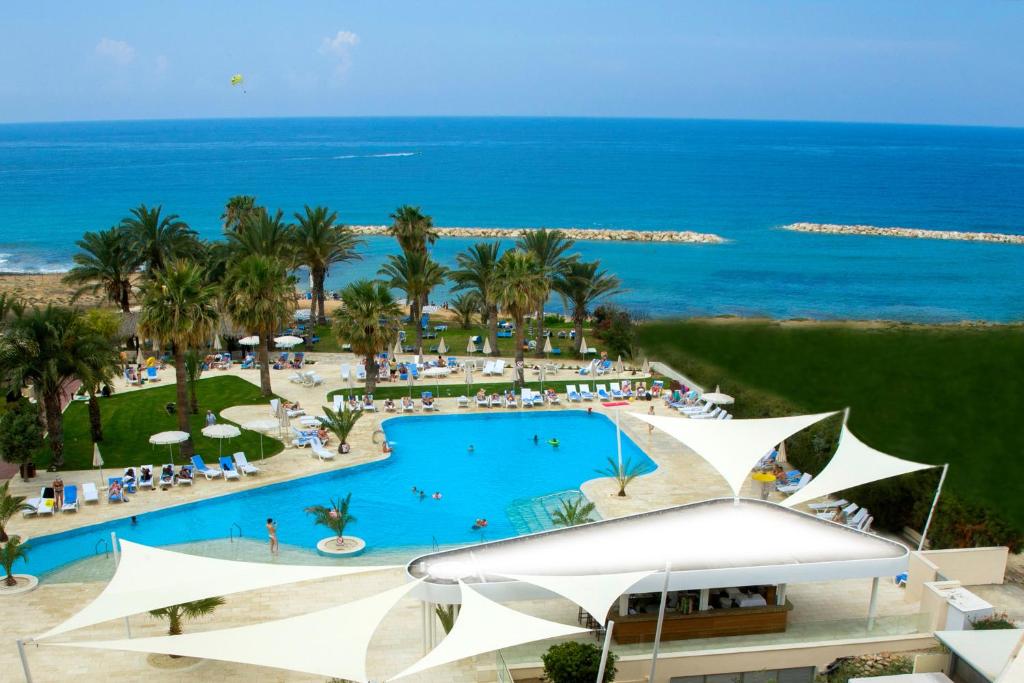 Bazén v ubytování Venus Beach Hotel nebo v jeho okolí