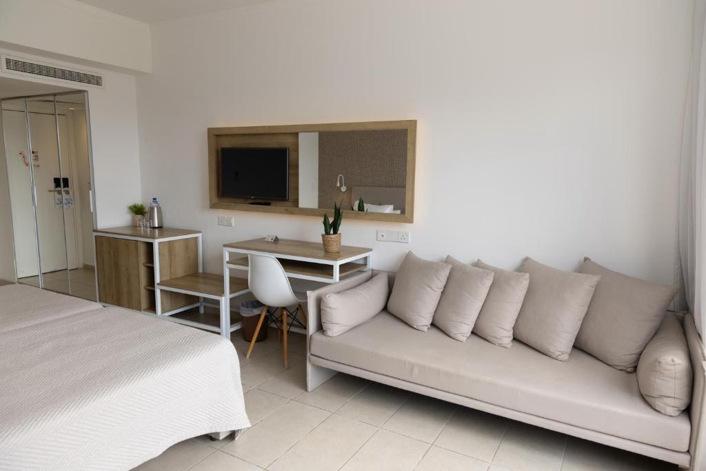 TV a/nebo společenská místnost v ubytování Venus Beach Hotel