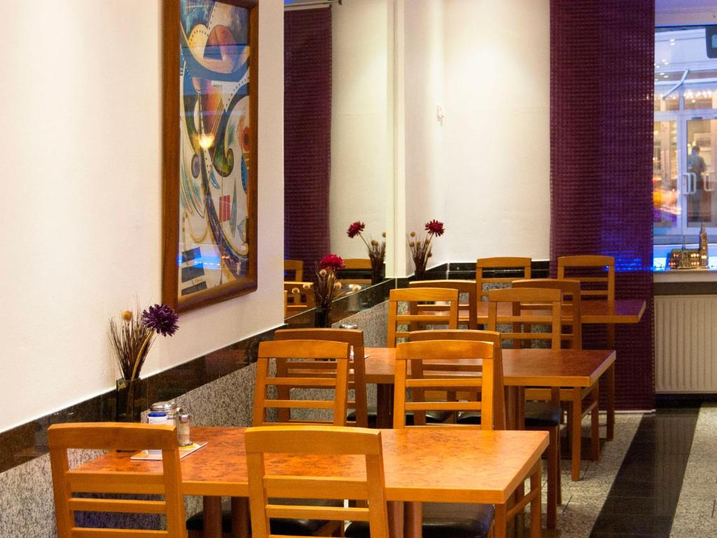 Breslauer Hof Am Dom - Resim 34