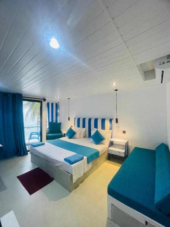 Postel nebo postele na pokoji v ubytování Suncoast Beach Hotel
