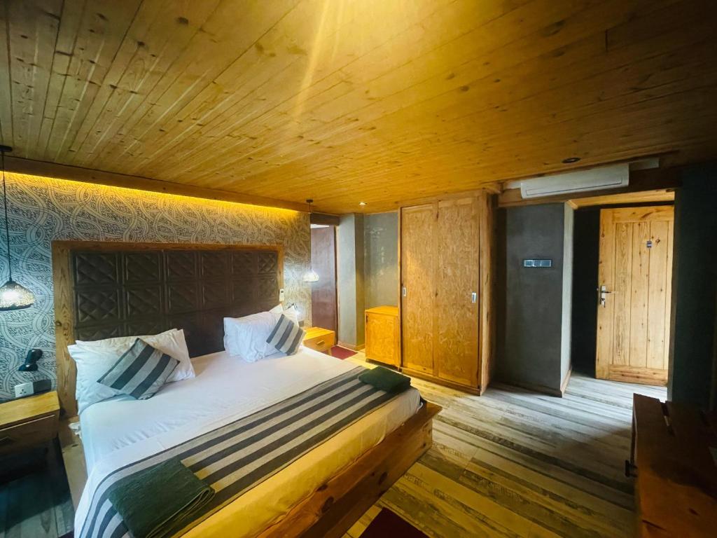 Postel nebo postele na pokoji v ubytování Suncoast Beach Hotel