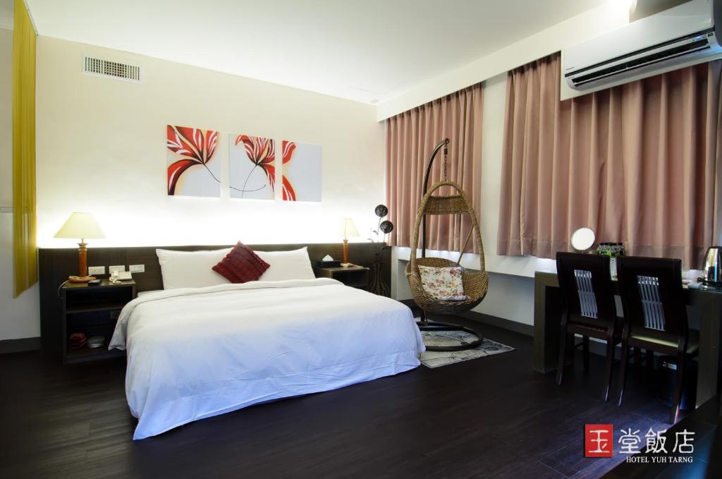 Postel nebo postele na pokoji v ubytování Yuh-Tarng Hotel