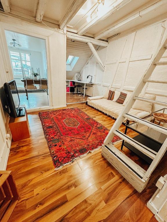 Central city apartment with terrace