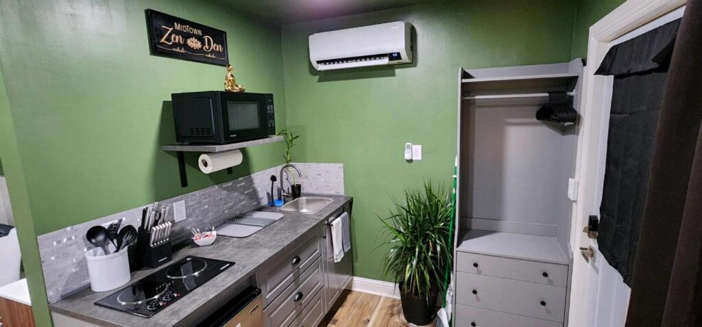 Kuchyň nebo kuchyňský kout v ubytování MidTown Zen Den