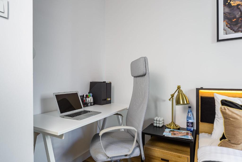 Televízia a/alebo spoločenská miestnosť v ubytovaní Lumina lux apartment on Drewnowska