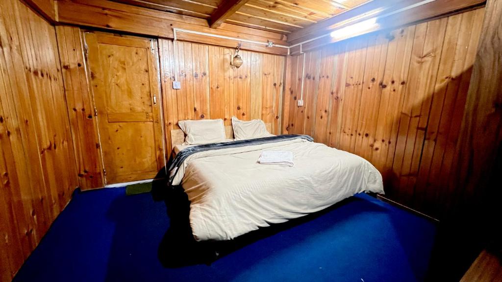 Postel nebo postele na pokoji v ubytování Kasolbackpackers