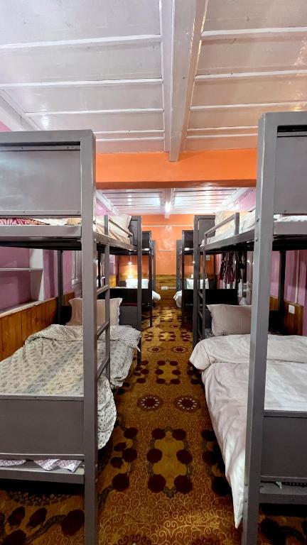 Postel nebo postele na pokoji v ubytování Kasolbackpackers