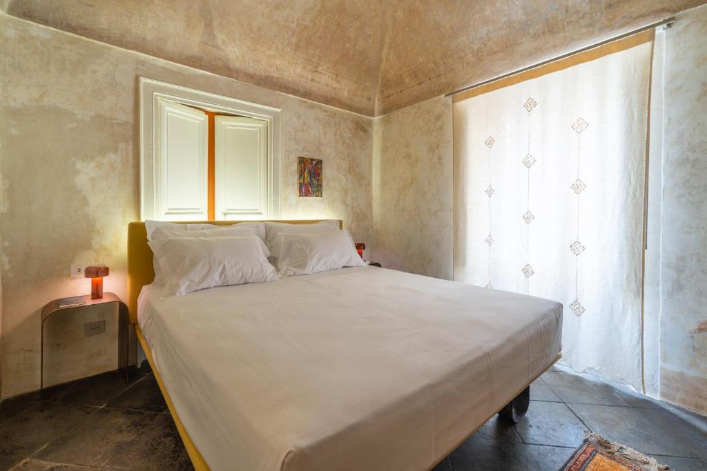 Postel nebo postele na pokoji v ubytování P43 Sicilian Suites