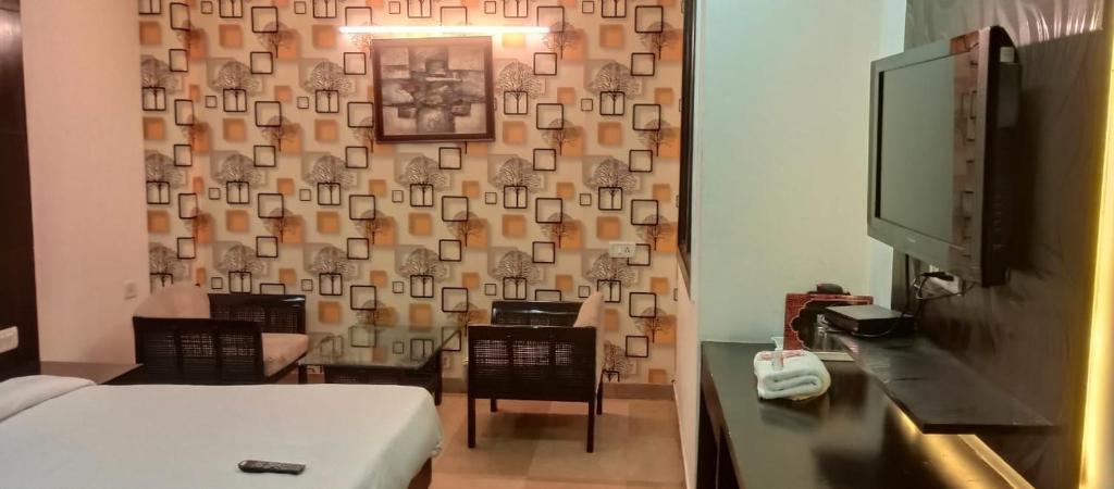 Postel nebo postele na pokoji v ubytování Delhi - Hotel City Height - Delhi NCR ID not accepted