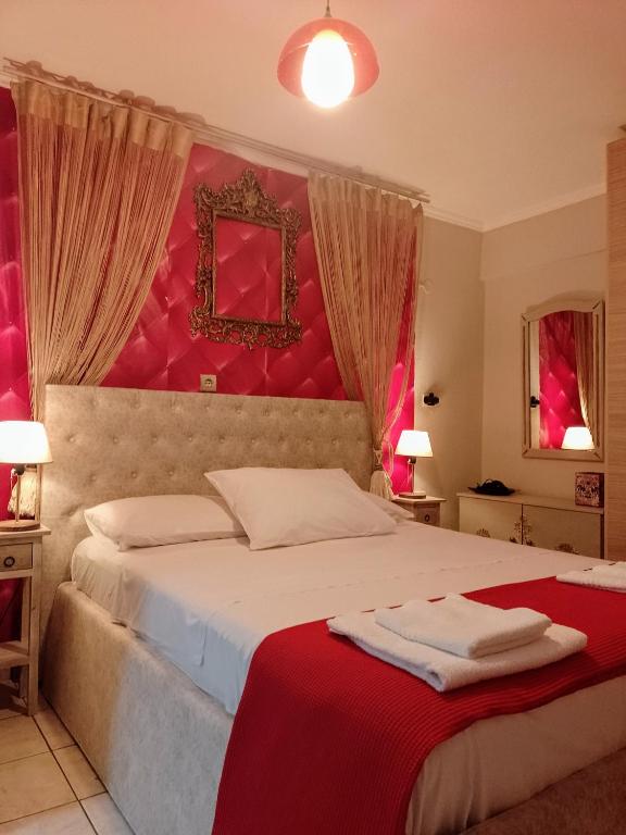 Postel nebo postele na pokoji v ubytování Ολόκληρο διαμέρισμα fully equipped apt dora comfortable holidays on the beach 50m