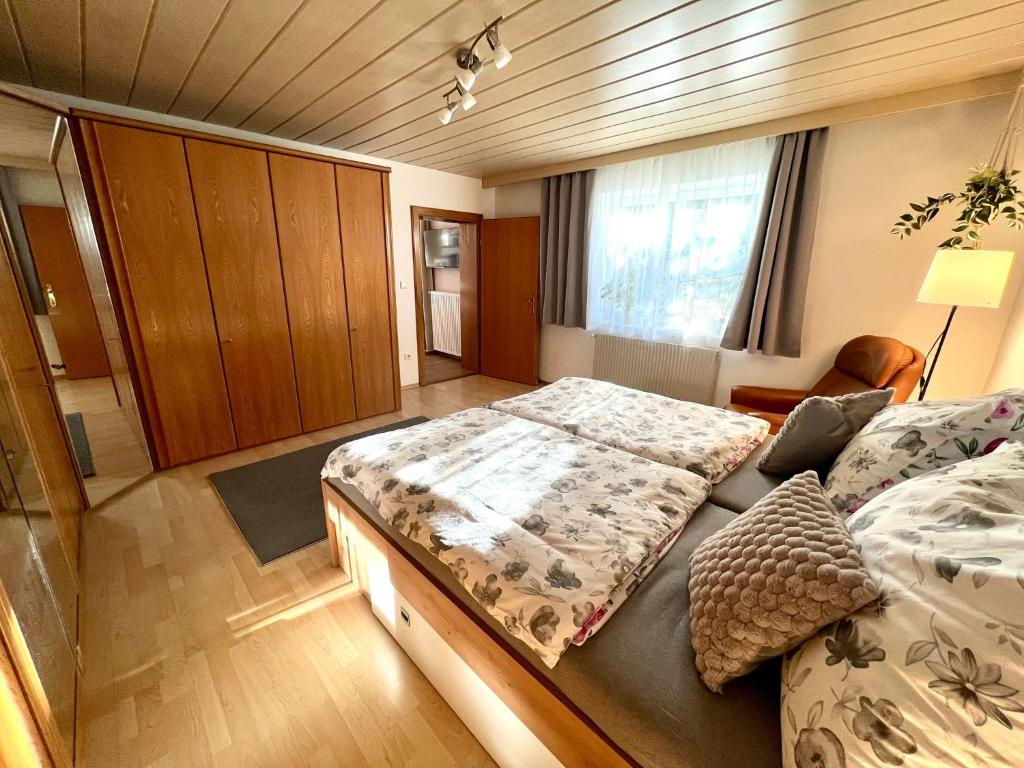 Postel nebo postele na pokoji v ubytování Ferienwohnung Lisi