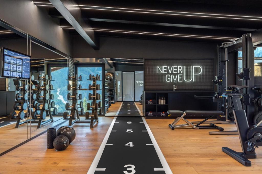 Fitness centrum a/nebo fitness zařízení v ubytování Hotel Chalet Al Foss