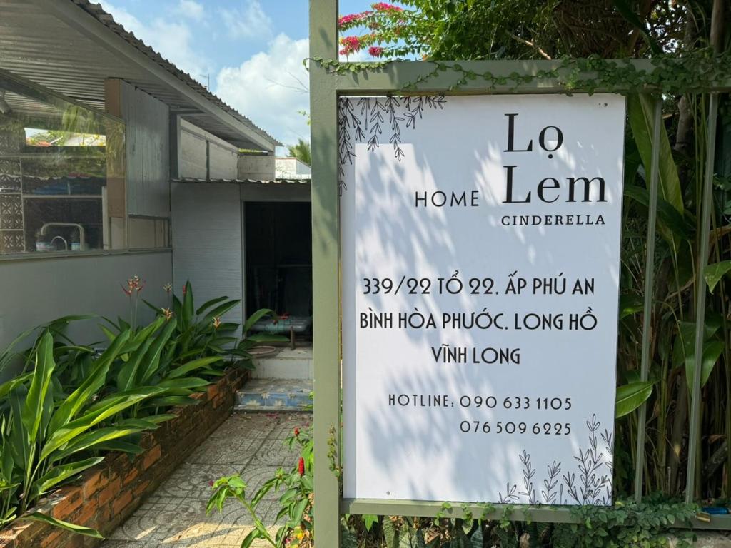 a sign in front of a house at Cinderella Home stay in Ấp Bình Hòa (1)