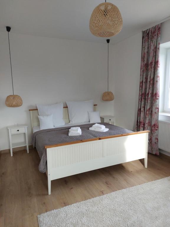 Ένα ή περισσότερα κρεβάτια σε δωμάτιο στο Hanna Vendégház-Tállya