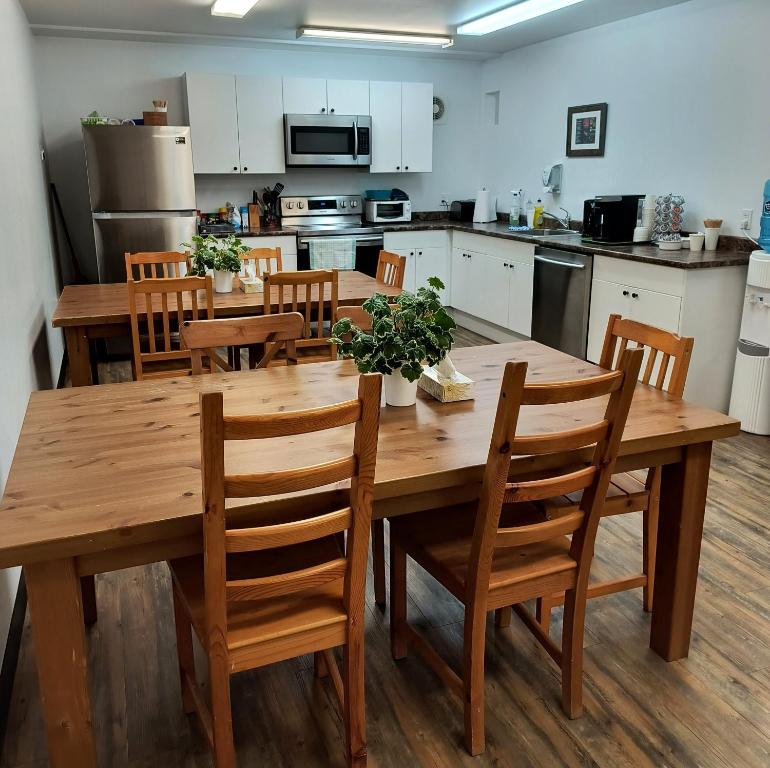 Kuchyň nebo kuchyňský kout v ubytování Fireweed Motel