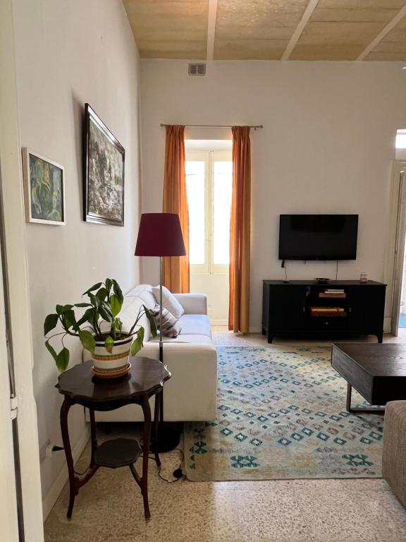 TV a/nebo společenská místnost v ubytování Blu House