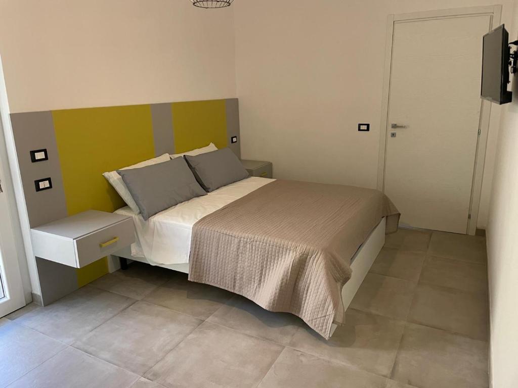Paradise Rooms - Deluxe Double Room (2 Adults + 1 Child)