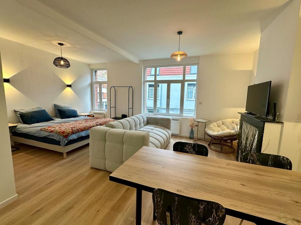 a large living room with a bed and a couch at Appartement standing 500m de la plage ! in Dunkerque