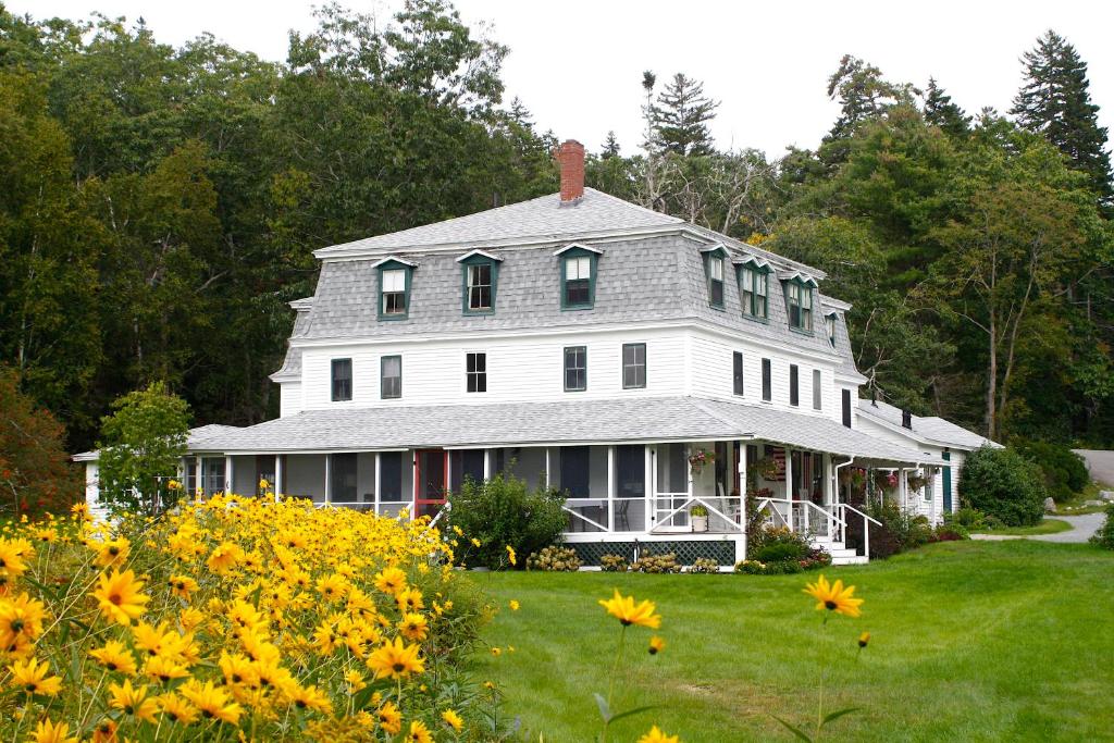 Κήπος έξω από το Oakland House Seaside Inn & Cottages