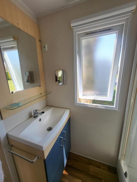 Koupelna v ubytování "Les pieds dans l'Orne" - Mobil home 5 personnes
