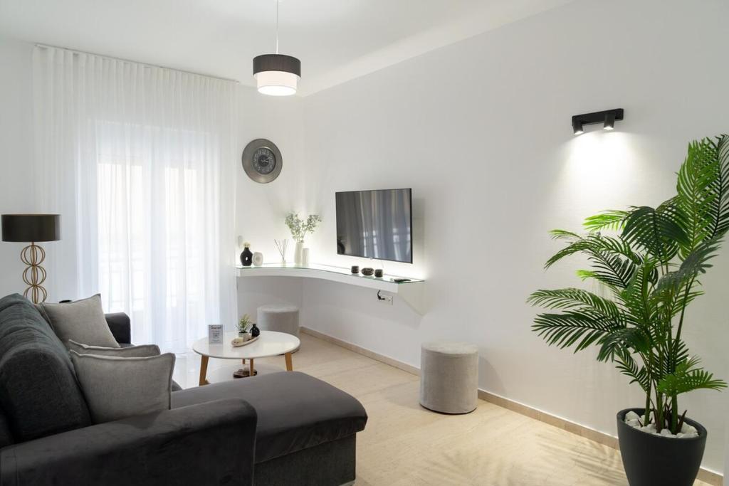 ThAeros Central Apartment Near the Beach!