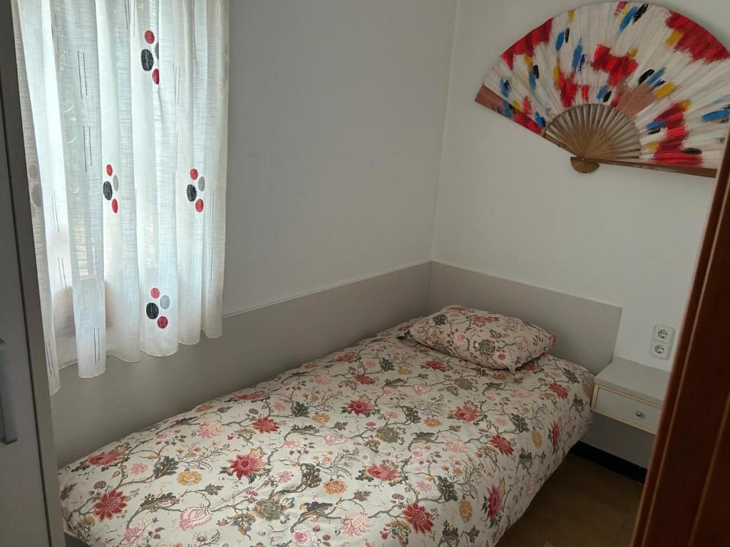 Postel nebo postele na pokoji v ubytování Thelma house Tossa