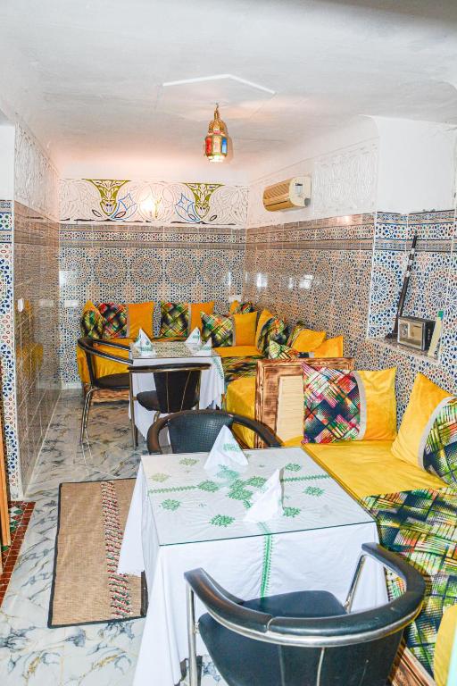 Posezení v ubytování Riad Fes Safir - Rooftop Terrace with Medina Views
