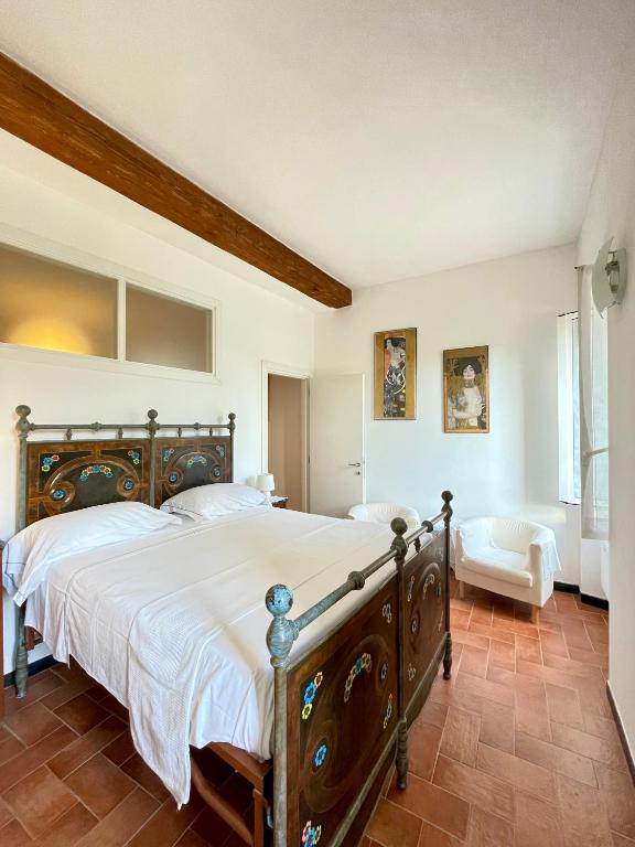 A bed or beds in a room at Camere Francesca