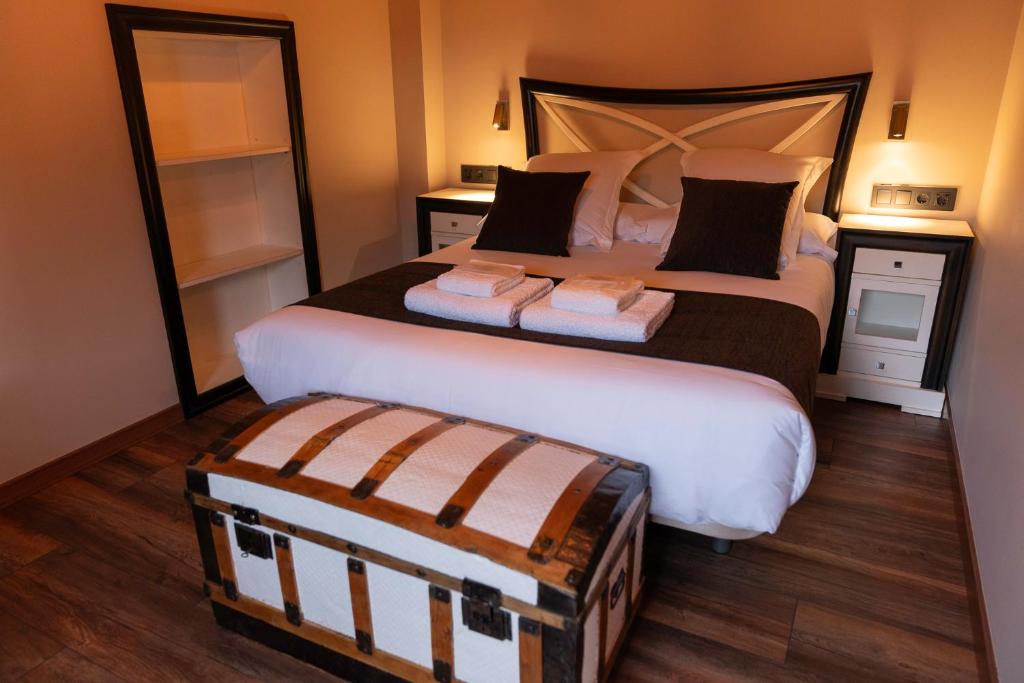 Alojamiento Rural Sierra Caldereros - Double Room With Extra Bed