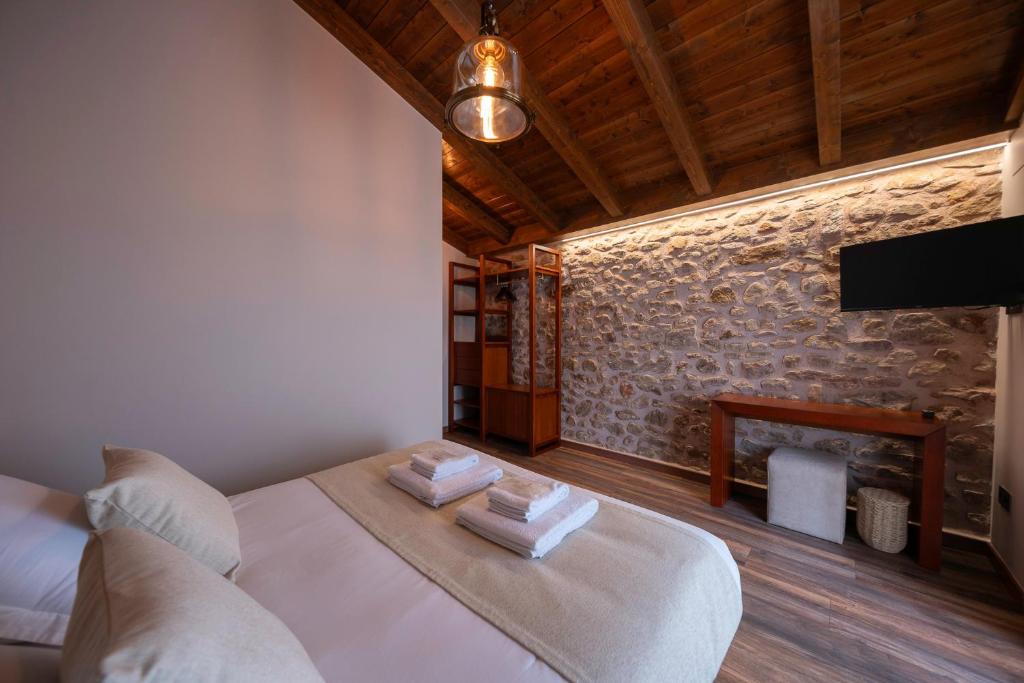 Alojamiento Rural Sierra Caldereros - Double Room With Extra Bed
