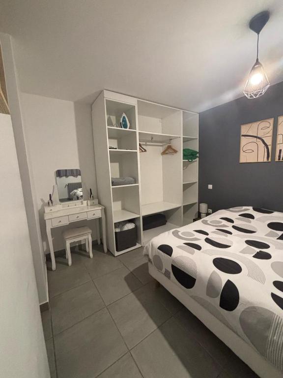 Postel nebo postele na pokoji v ubytování Appartement en aveyron