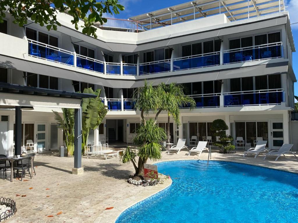New Garden Hotel - Housity