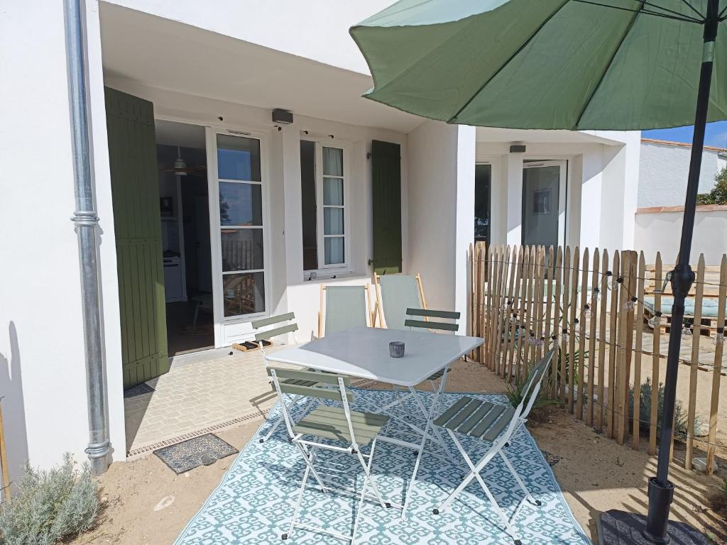 Patio nebo venkovní prostory v ubytování La Plage, T2 vue mer