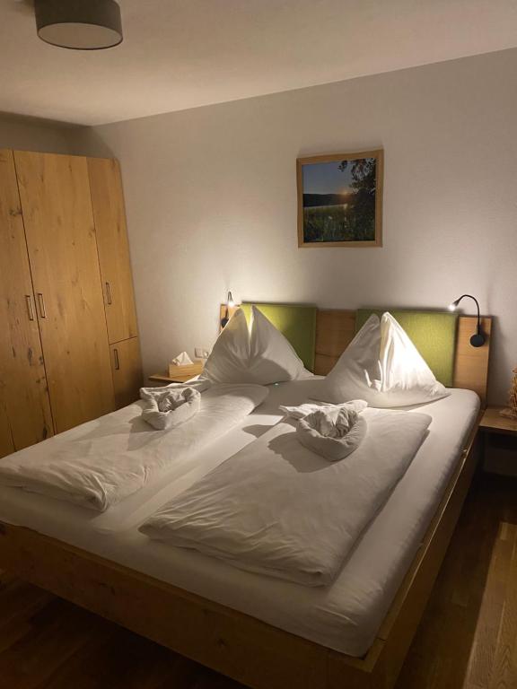 Postel nebo postele na pokoji v ubytování Biohof-Feichtinger