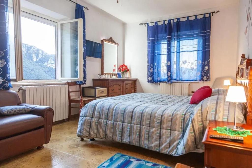 A bed or beds in a room at Charming House in Laurino with Mountain View