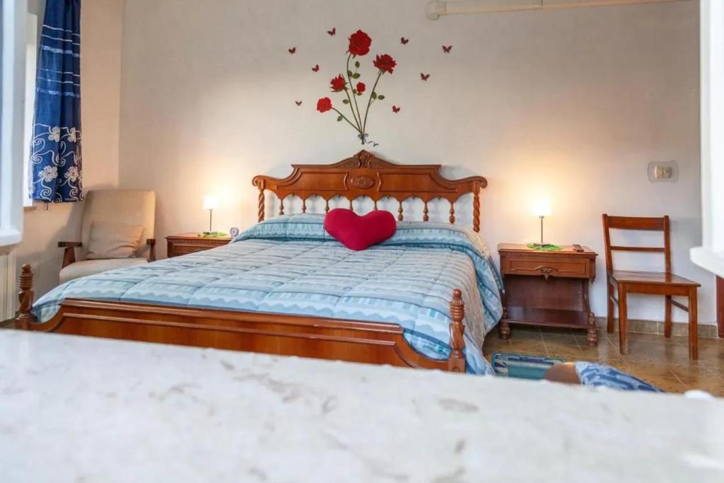 A bed or beds in a room at Charming House in Laurino with Mountain View