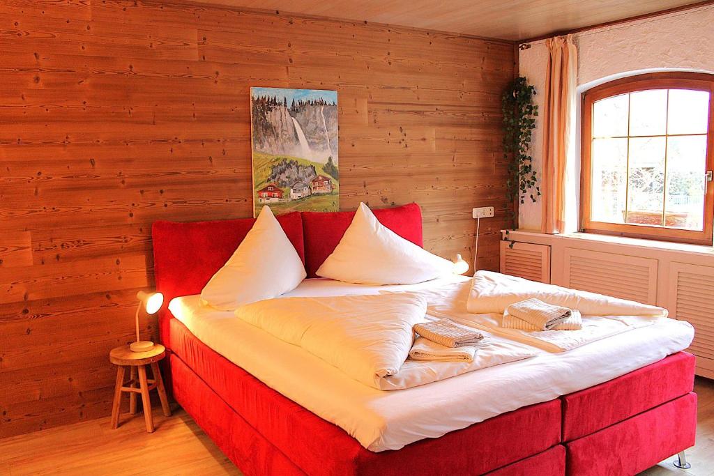 Ένα ή περισσότερα κρεβάτια σε δωμάτιο στο Haus Heidi Top 6 by Alpenfeder