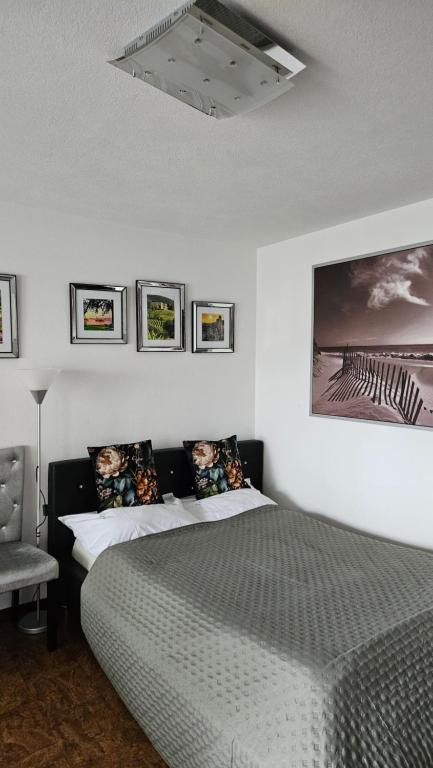 a bedroom with a bed and pictures on the wall at Ferienwohnung Bad Bergzabern in Bad Bergzabern
