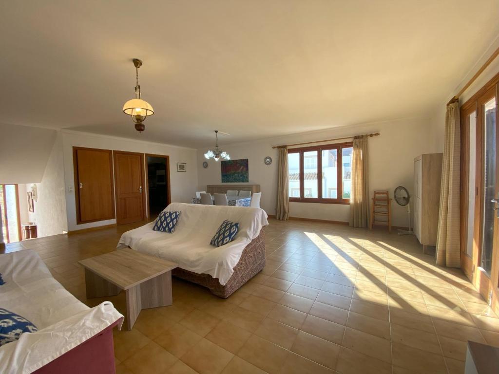 a bedroom with two beds and a table in a room at Casa Ventura in Felanitx
