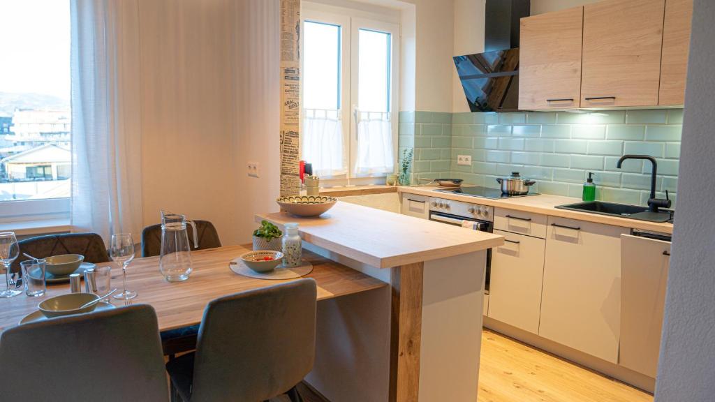 Kuchyň nebo kuchyňský kout v ubytování Tom s Apartment