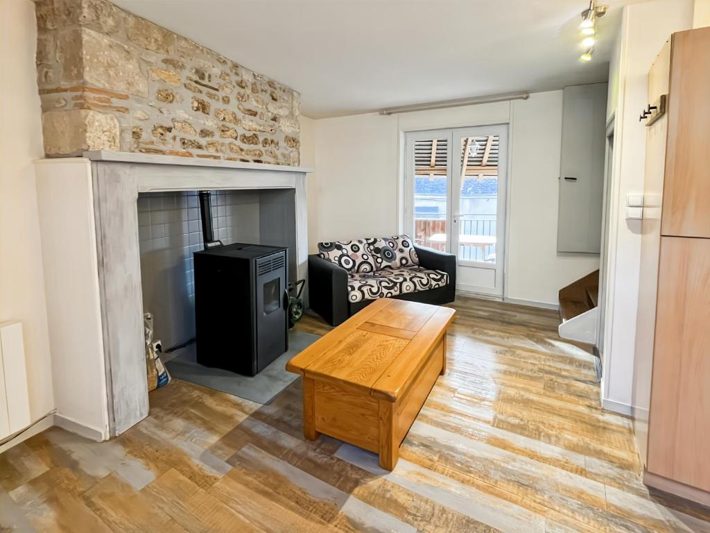 O bucătărie sau chicinetă la Maison 4ch, 5 lits, terrasse, Terrasson Dordogne