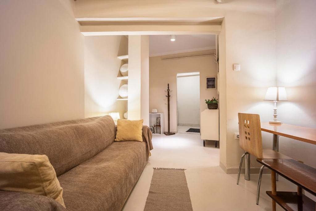 A seating area at Zacharitsa APT at Acropolis up 4 guests by LODGESPOT