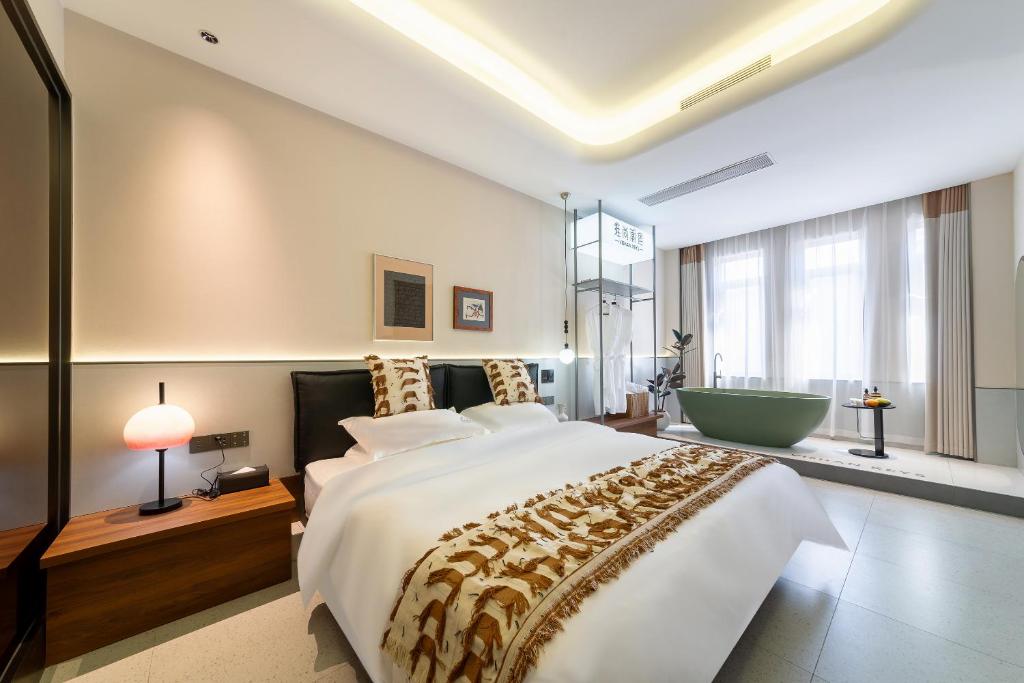Postel nebo postele na pokoji v ubytování Vishan Keys Hotel 维尚潮宿
