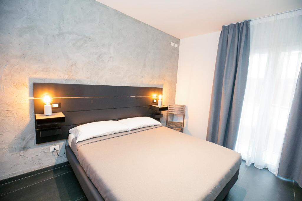 Postel nebo postele na pokoji v ubytování Hotel Brienz