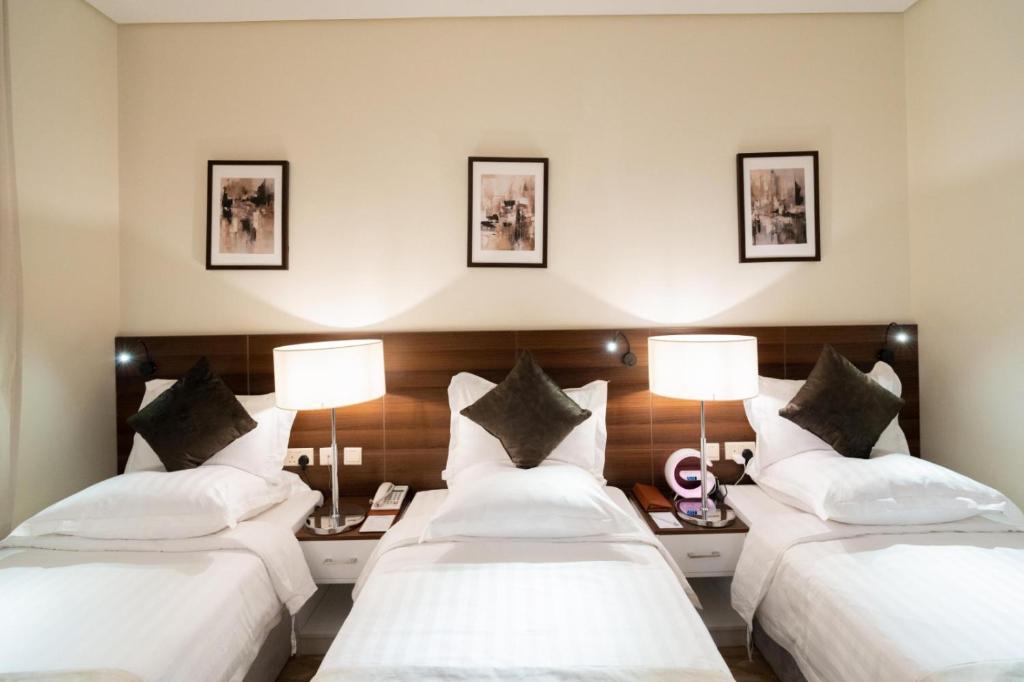 Postel nebo postele na pokoji v ubytování Landmark Darkm Hotel Makkah