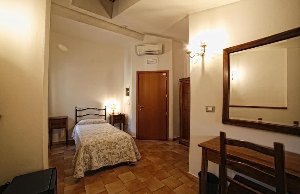 Łóżko lub łóżka w pokoju w obiekcie Hotel Luna