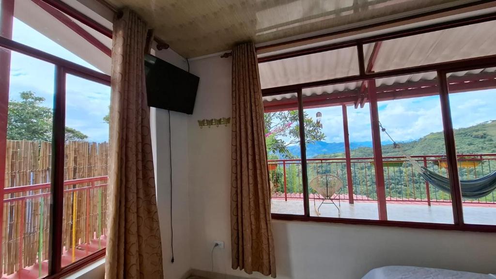 TV a/nebo společenská místnost v ubytování New Paradise Nueva Sede - La Vega Cundinamarca